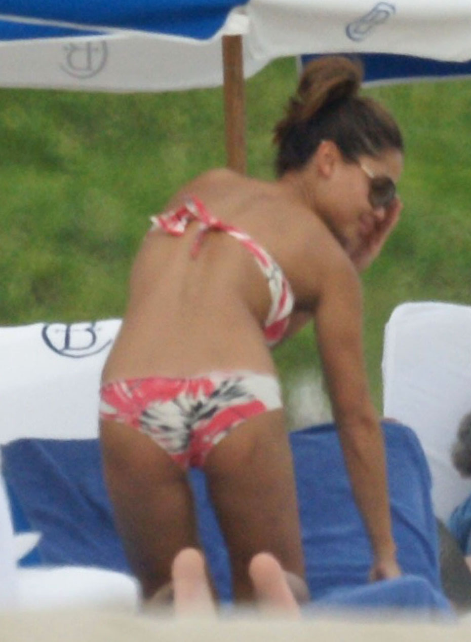 Vanessa Minnillo en la playa en Miami.